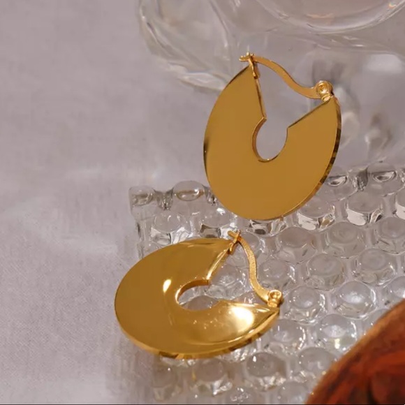 💛Gold plated round hoop earrings - Picture 1 of 3